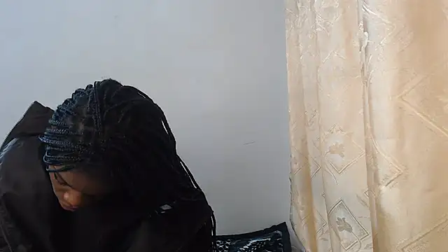 Snapshot of PetiteBarbie_05 chatting on 08-08-26, 07:32 PetiteBarbie 05 online show from 08-08-26, 07:32