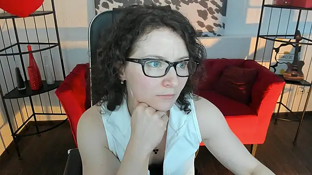 AureliaGleam online show from 05-10-26, 09:03