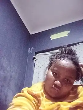ChubbyMidgetxxx19 online show from 05-18-26, 06:47