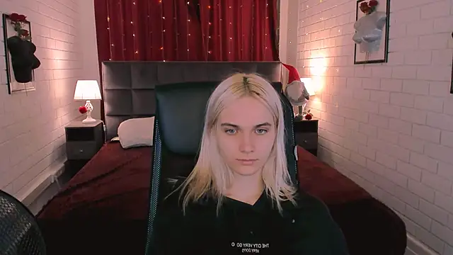 DanaWint online show from 06-19-26, 01:15