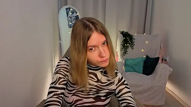 Snapshot of MilanaRayy chatting on 06-11-26, 05:05 MilanaRayy online show from 06-11-26, 05:05