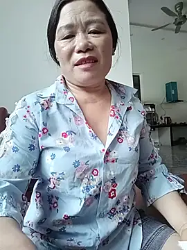 Snapshot of -Lytina- chatting on 06-25-26, 05:23 -Lytina- online show from 06-25-26, 05:23