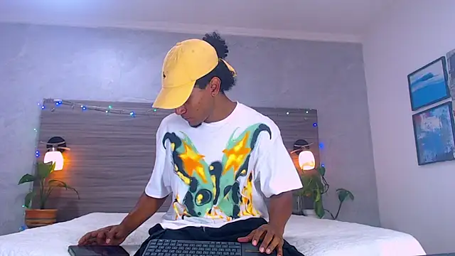 Dilan Hall online show from 06-12-26, 07:35