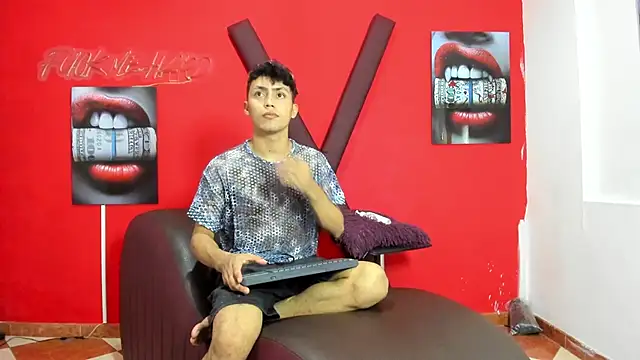Snapshot of CAT_LOVE1 chatting on 05-15-26, 12:28 CAT LOVE1 online show from 05-15-26, 12:28