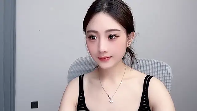  222Mia online show from 06-18-26, 04:13