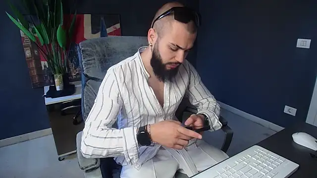 OscarWillss online show from 06-18-26, 04:57