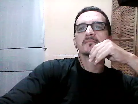 Snapshot of DouglasBr22 chatting on 05-10-26, 03:33 DouglasBr22 online show from 05-10-26, 03:33