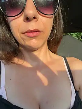 Snapshot of GirlNextDoorBianca chatting on 07-14-26, 06:57 GirlNextDoorBianca online show from 07-14-26, 06:57
