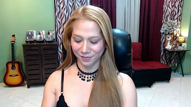 Snapshot of dreamgirlHILARY chatting on 04-29-26, 03:21 dreamgirlHILARY online show from 04-29-26, 03:21