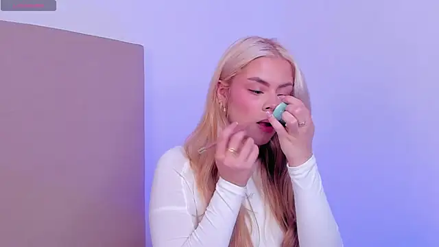 Alesssia Moon online show from 06-19-26, 12:31