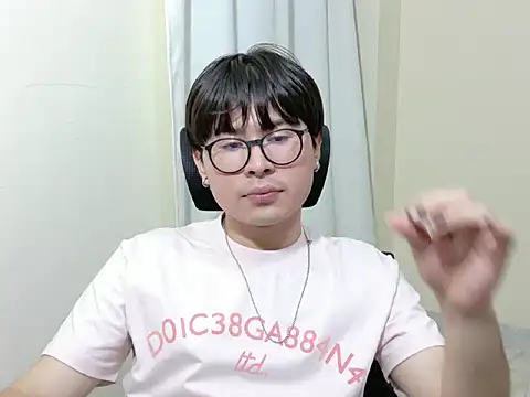 Snapshot of kuromi_boy chatting on 06-24-26, 03:05 kuromi boy online show from 06-24-26, 03:05