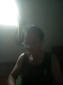 Snapshot of Vieekee chatting on 06-29-26, 10:15 Vieekee online show from 06-29-26, 10:15