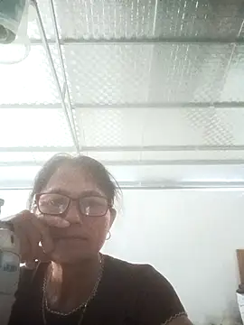 Snapshot of Vieekee chatting on 07-06-26, 11:29 Vieekee online show from 07-06-26, 11:29