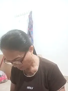 Snapshot of Vieekee chatting on 08-05-26, 10:23 Vieekee online show from 08-05-26, 10:23