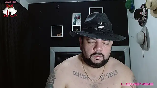 Snapshot of perverseveteranmanxxx chatting on 12-28-24, 11:05 perverseveteranmanxxx online show from 12-28-24, 11:05