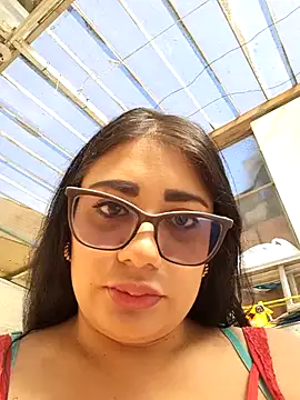 Snapshot of Amina--789 chatting on 06-20-26, 02:31 Amina--789 online show from 06-20-26, 02:31