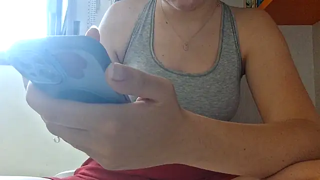 Foxyyy69 online show from 06-17-26, 12:07