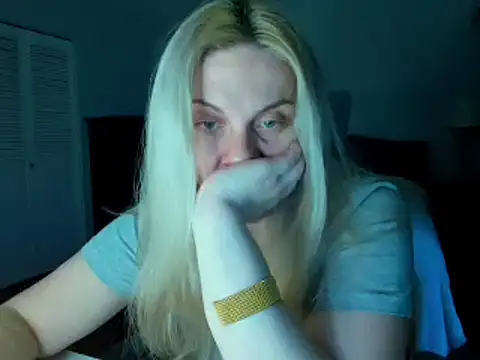 Laviora online show from 05-13-26, 03:48
