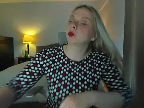 Laviora online show from 05-18-26, 02:29