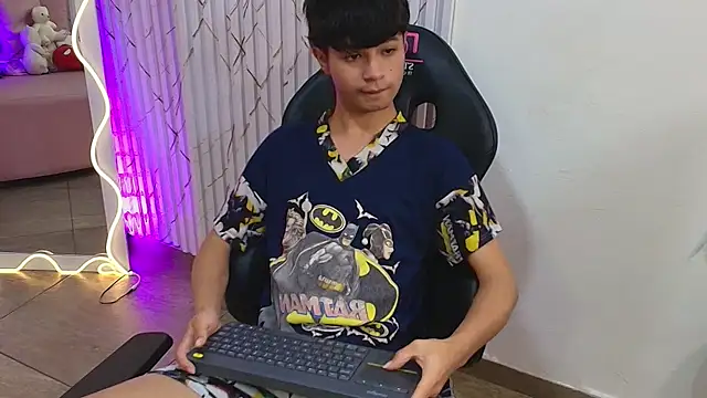 Spark tay online show from 06-18-26, 04:57