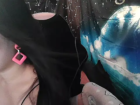 Snapshot of Cute4cumm chatting on 05-30-26, 06:43 Cute4cumm online show from 05-30-26, 06:43