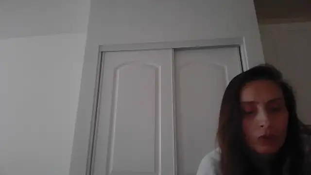 Snapshot of Luxeluvly chatting on 05-13-26, 02:14 Luxeluvly online show from 05-13-26, 02:14