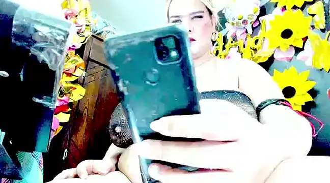 Snapshot of DirtyKhloy chatting on 02-22-25, 05:44 DirtyKhloy online show from 02-22-25, 05:44