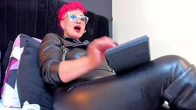 Snapshot of mistress_sandy chatting on 06-28-26, 08:04 mistress sandy online show from 06-28-26, 08:04