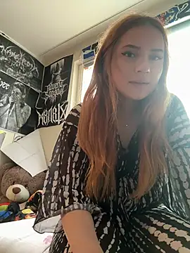Snapshot of KiraMayson chatting on 05-15-26, 12:34 KiraMayson online show from 05-15-26, 12:34