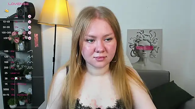 AlexaaBee online show from 06-10-26, 08:02