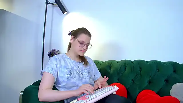 AlexaAvery online show from 06-13-26, 06:55