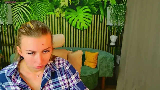 AliciaColon online show from 05-14-26, 01:51