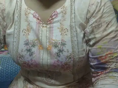 Snapshot of Begum_jan93 chatting on 06-28-26, 04:24 Begum jan93 online show from 06-28-26, 04:24