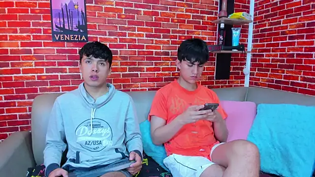 Hoot boyss  online show from 05-31-26, 07:48