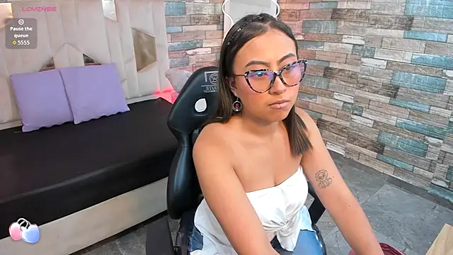 Amhira Tay online show from 06-18-26, 07:40