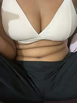 Snapshot of Poonam-Ray chatting on 06-17-26, 06:27 Poonam-Ray online show from 06-17-26, 06:27