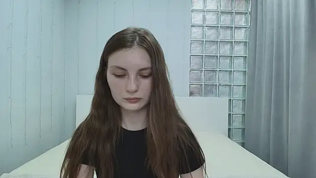 Shyly  Lisa online show from 06-13-26, 01:36