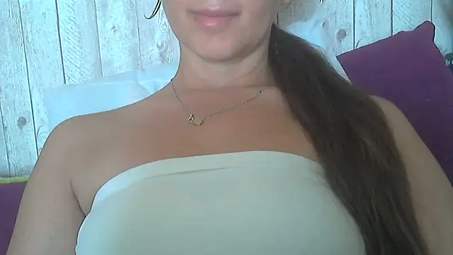 Snapshot of Bella--White chatting on 06-05-26, 06:52 Bella--White online show from 06-05-26, 06:52