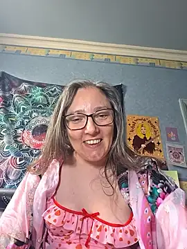 Snapshot of Izzylove47 chatting on 05-17-26, 12:56 Izzylove47 online show from 05-17-26, 12:56