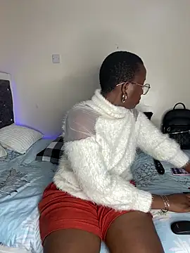 Snapshot of Miss-Temptasion chatting on 06-28-26, 04:02 Miss-Temptasion online show from 06-28-26, 04:02