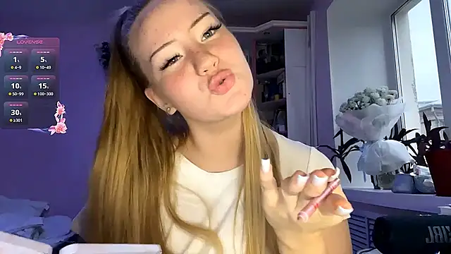 Lisi Kiss  online show from 06-30-26, 05:25