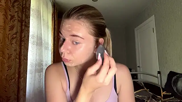 Snapshot of HoneysPiee chatting on 07-08-26, 01:26 HoneysPiee online show from 07-08-26, 01:26