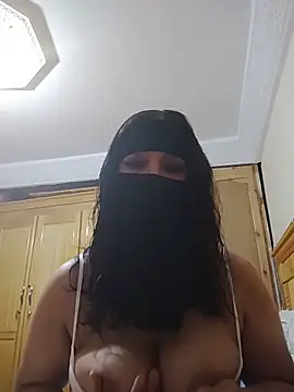 Snapshot of Laty_123 chatting on 05-31-26, 02:13 Laty 123 online show from 05-31-26, 02:13