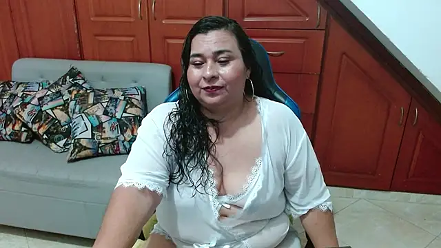 Snapshot of katiusca_rm chatting on 06-30-26, 01:45 katiusca rm online show from 06-30-26, 01:45