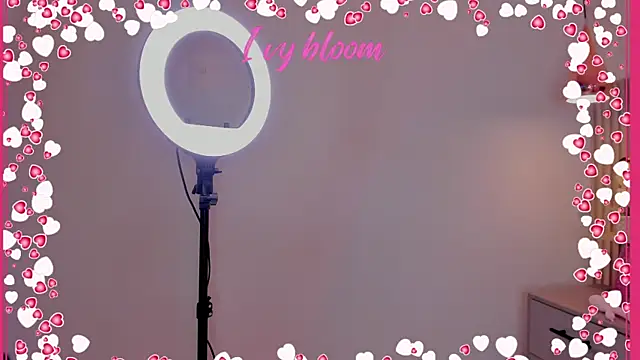 Snapshot of Ivybloom_ chatting on 06-05-26, 12:44 Ivybloom online show from 06-05-26, 12:44