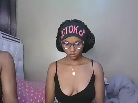 Snapshot of PrettyT5 chatting on 06-15-26, 08:33 PrettyT5 online show from 06-15-26, 08:33