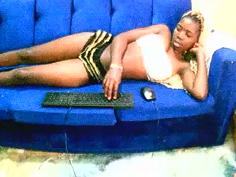 Snapshot of Prickly_ebony chatting on 06-18-26, 04:24 Prickly ebony online show from 06-18-26, 04:24