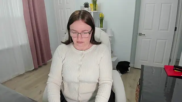 Snapshot of Vika73 chatting on 02-04-25, 01:06 Vika73 online show from 02-04-25, 01:06