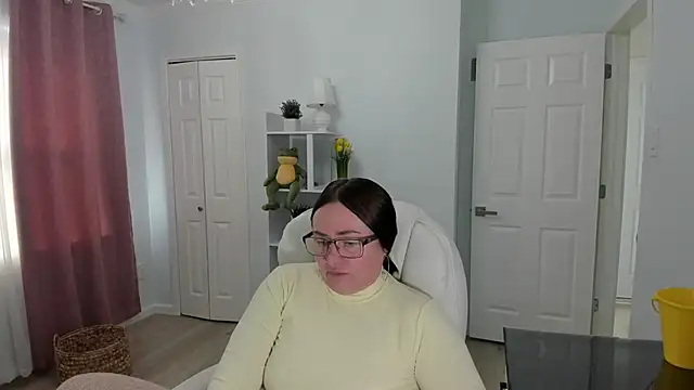 Snapshot of Vika73 chatting on 02-18-25, 06:15 Vika73 online show from 02-18-25, 06:15