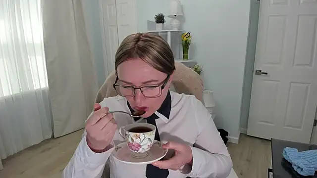 Snapshot of Vika73 chatting on 03-13-25, 04:23 Vika73 online show from 03-13-25, 04:23